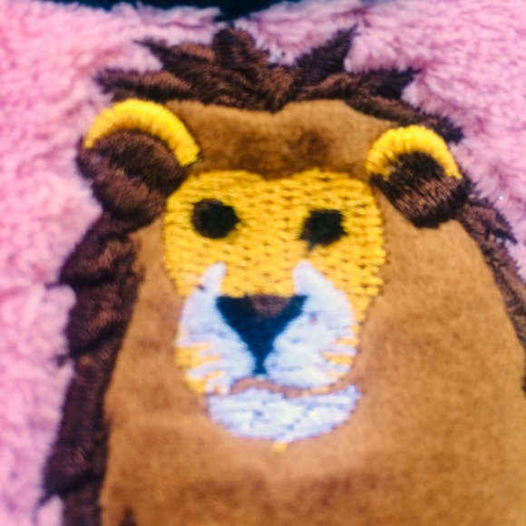 Pink Fuzzy Oooh Jeez! Lion Leo Slippers - Picture 2 of 10
